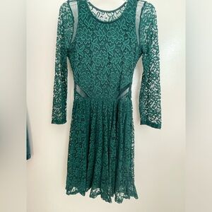 Abercrombie and Fitch beautiful green dress, size XS women, fits  L youth